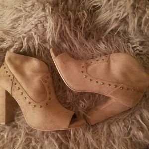 ☆ SOLD ☆ New Suede Ankle booties
